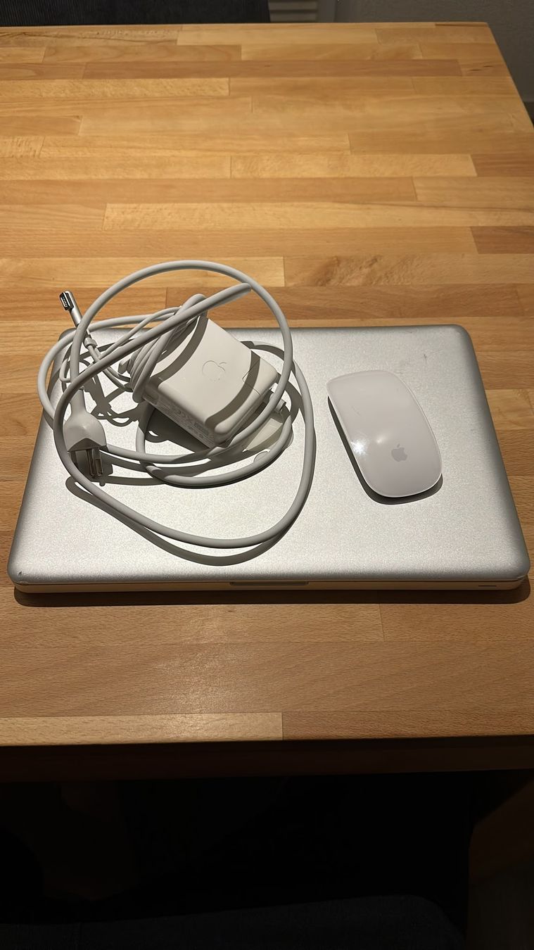 Apple Notebook: Mac Book Pro 13 inklusive Magic Mouse & Netzteil – Usato da Fruthwilen venduto da Mostro-Medusa 1