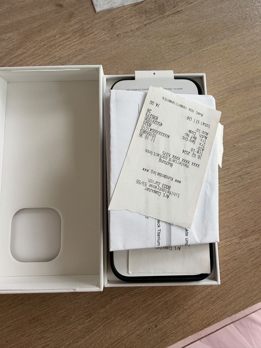 Apple Telefoni cellulari / Smartphones: Apple iPhone 15 Pro schwarz mit Hülle – Usato da Fällanden venduto da Ann2024 2