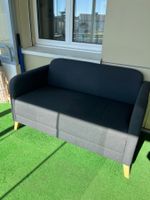 Zweisitzer Sofa in Anthrazit mit Holzbeinen