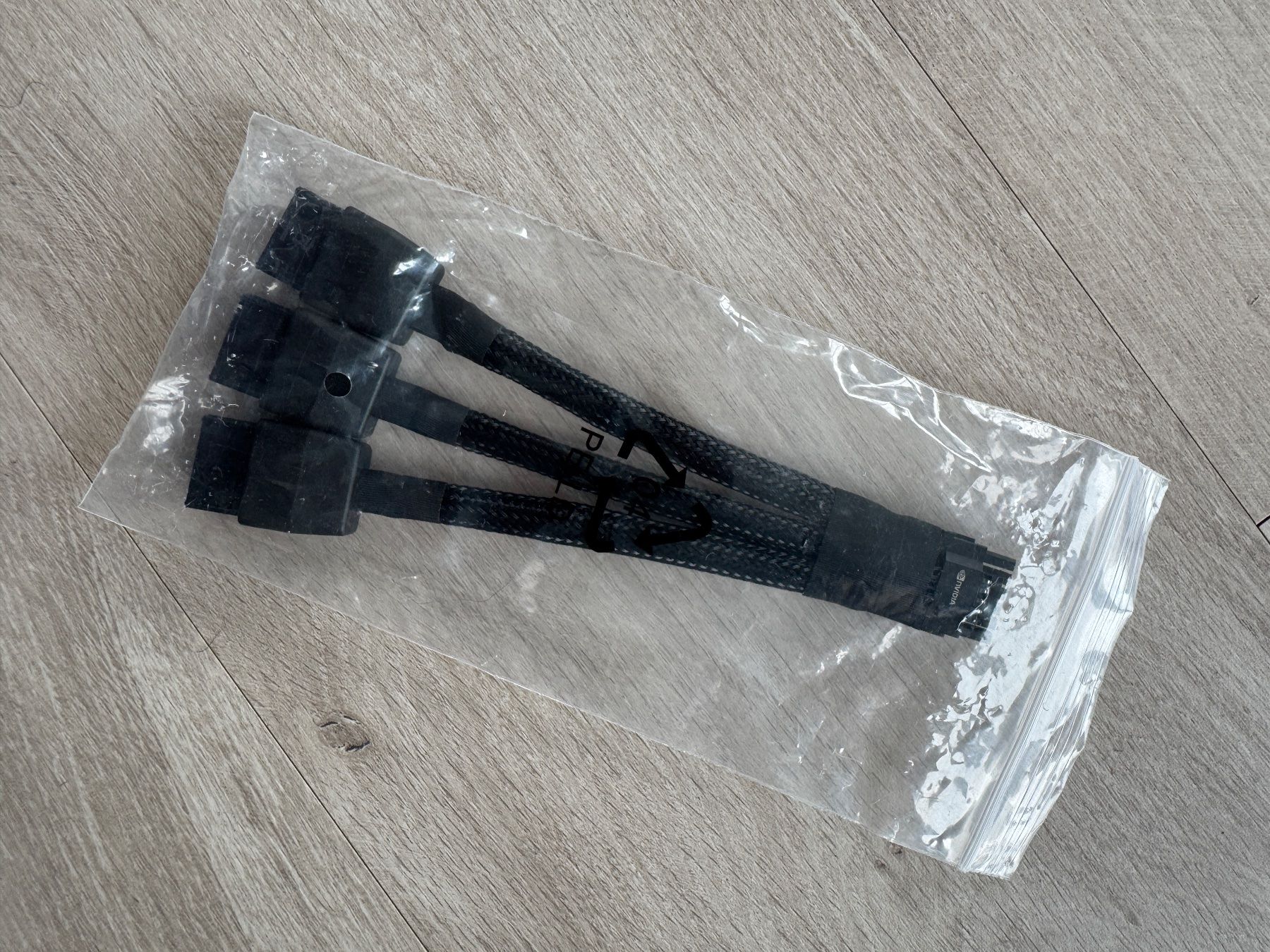 Cavi: Câble pour Carte graphique RTX – Usato da Neuchatel venduto da Mr-Nobody