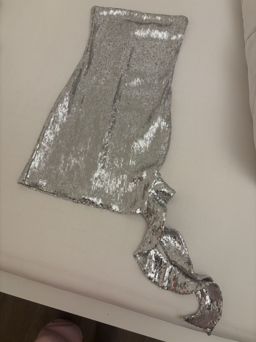 Bershka Vestiti: Silber Pailletten Kleid bershka – Usato da Winterthur venduto da beijaflor777
