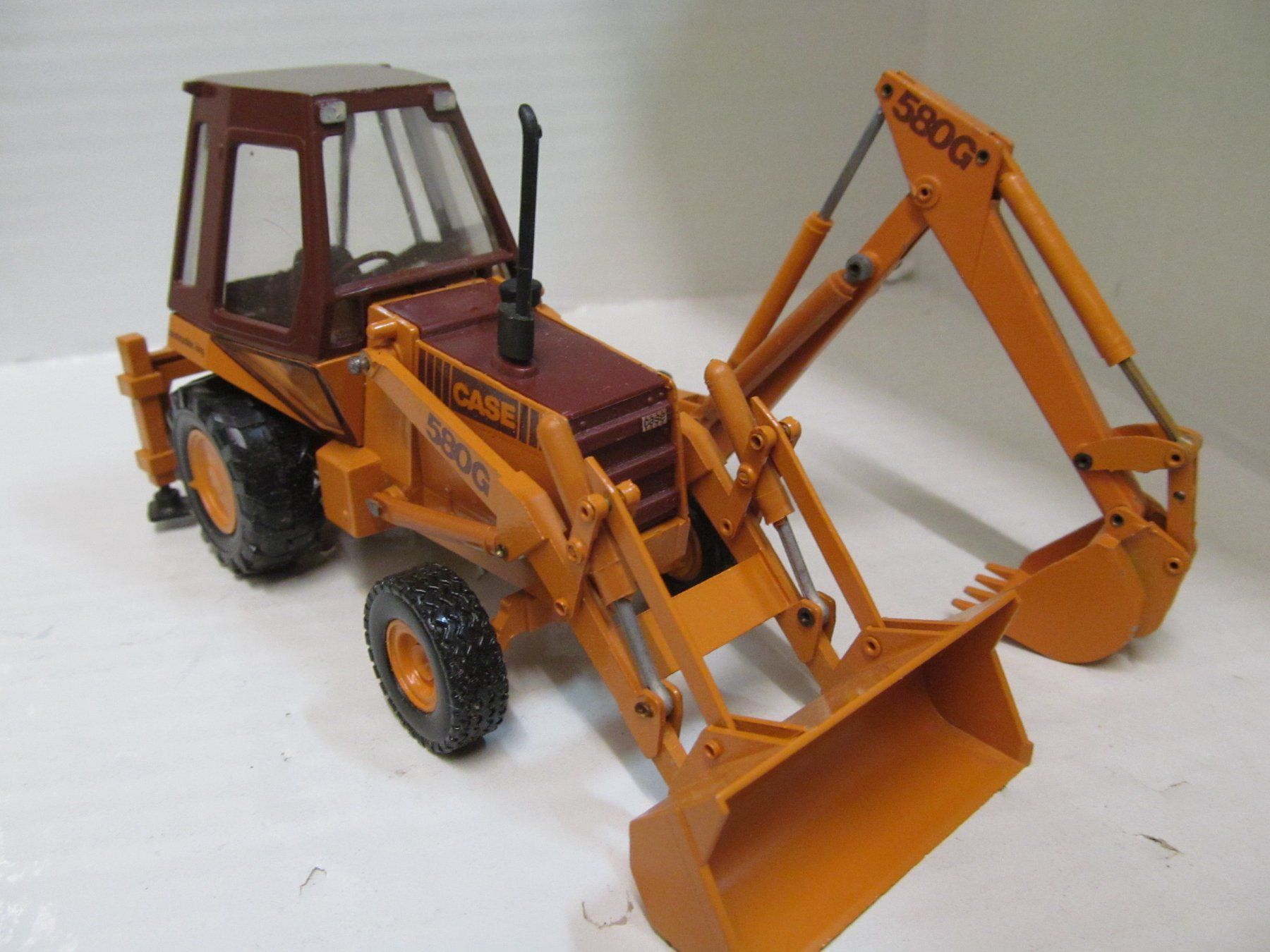 Conrad Modellbausätze & Standmodelle: CASE 580 G FRONT-HECK  LADER  CONRAD 1:35 – Neu (gemäss Beschreibung) aus Grueningen von malamut56 5
