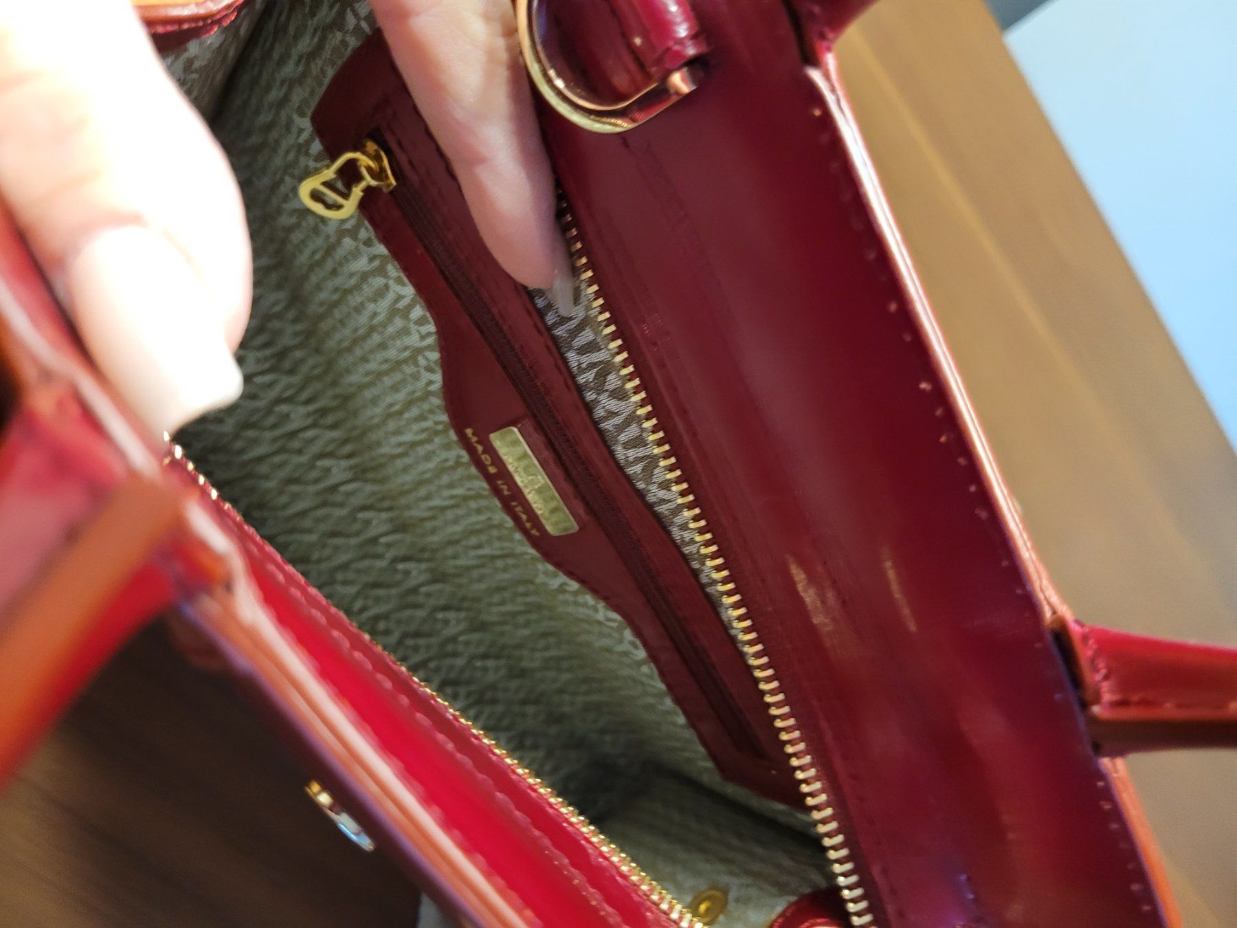Aigner Taschen für Damen: Aigner Handtasche dunkelrot – Neu (gemäss Beschreibung) aus Oberweningen von kvo_r5ws 1