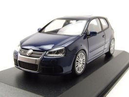 VW Golf V R32 2005-2008 dunkelblau met.  1:43 von MaXichamps