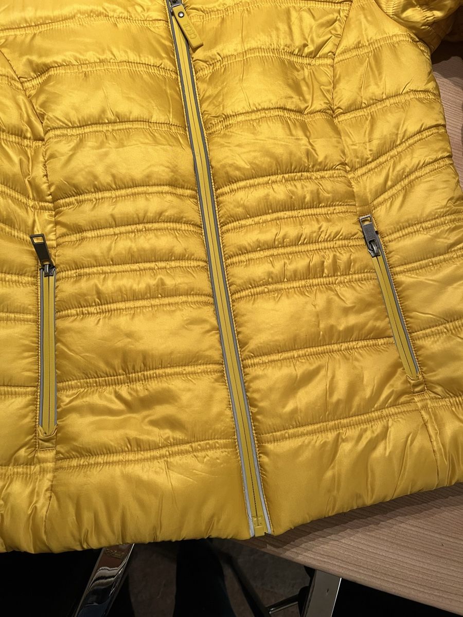 Cecil Vestes: Cecil Steppjacke gelb, Grösse S/M – Neuf (Voir description) à Wilen b. Wollerau par urs_9s5y 2