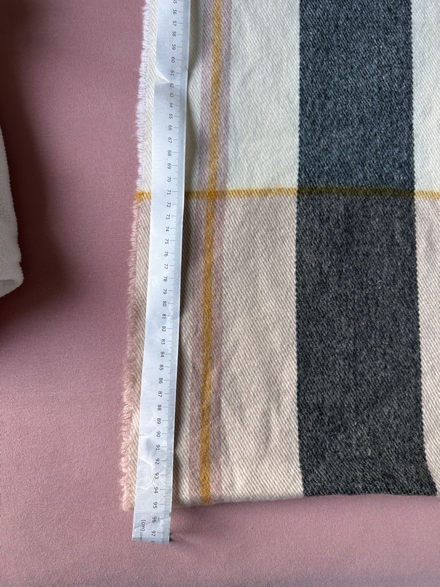 Foulard & Sciarpe: Cozy checkered scarf for cold days – Usato da Horgen venduto da ger_2y92 1