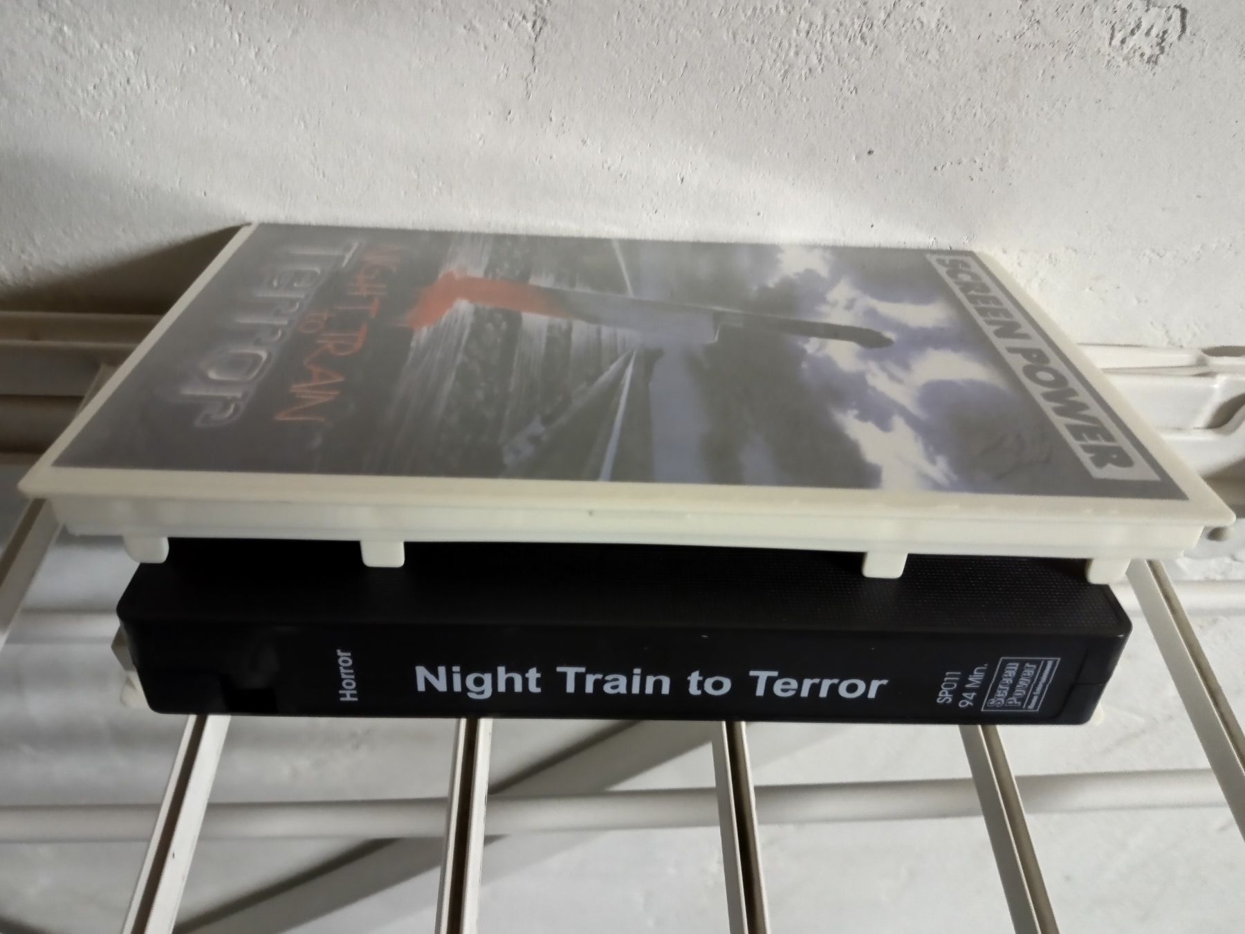 Tutti i VHS: VHS NIGHT TRAIN TO TERROR SCREEN POWER VIDEO UNCUT HORROR – Usato da Brienz BE venduto da INTERNALFIRE 2
