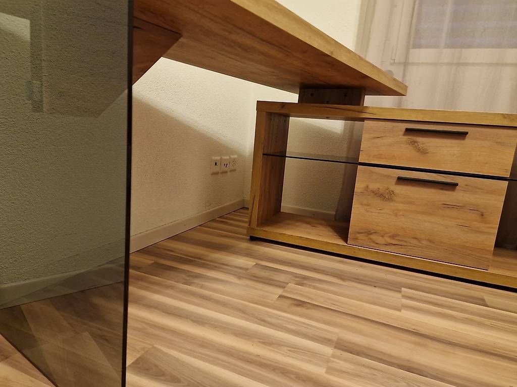 Schreibtische: Hochwertiger Schreibtisch - TOP ZUSTAND – Gebraucht aus Bilten von Ueli77 1