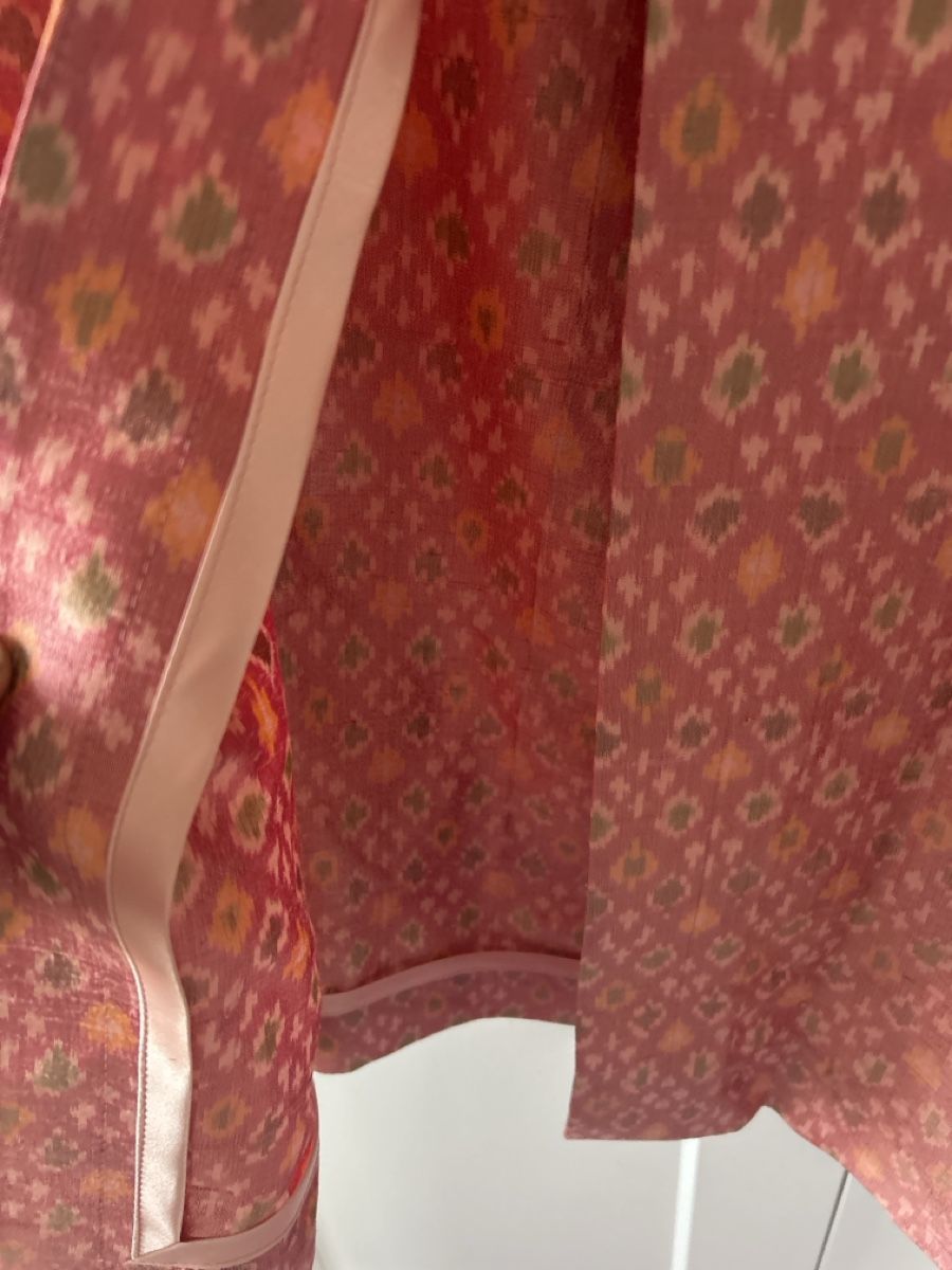Robes: Bluse kurzarm Seide gemustert Grösse 38 – D'occasion à Siebnen par schnell05 2