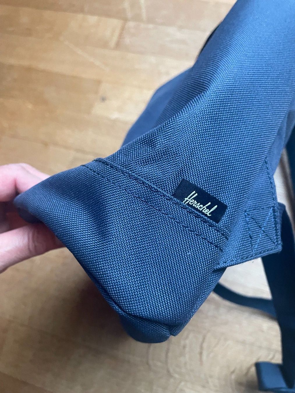 Herschel Zaini: Rucksack Hershel dunkelblau – Usato da Aarau venduto da Chicca2006 4