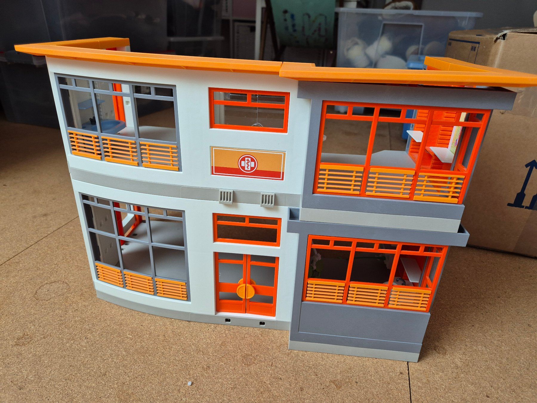 Playmobil Spielzeuge: Playmobil Kinderklinik mit Einrichtung 6657 – Gebraucht aus Tägerwilen von Nick_n
