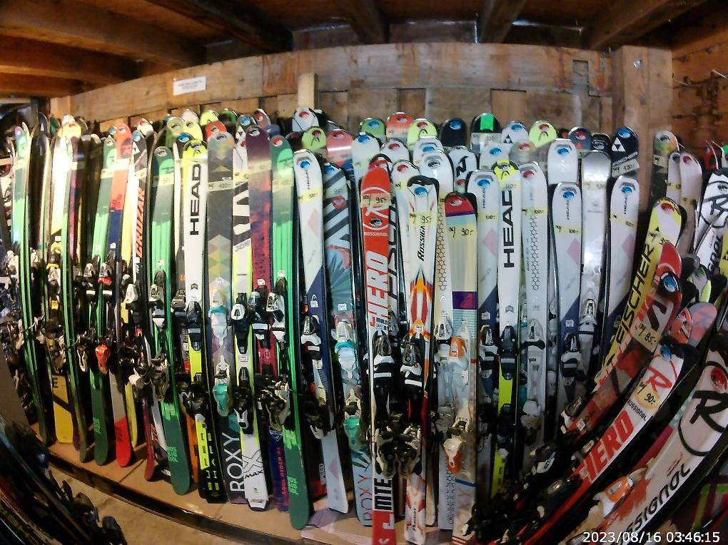 Mäntel: Comment cest possible de c'équiper à ces prix là, débutants – Gebraucht aus Leysin von Liquidation-404