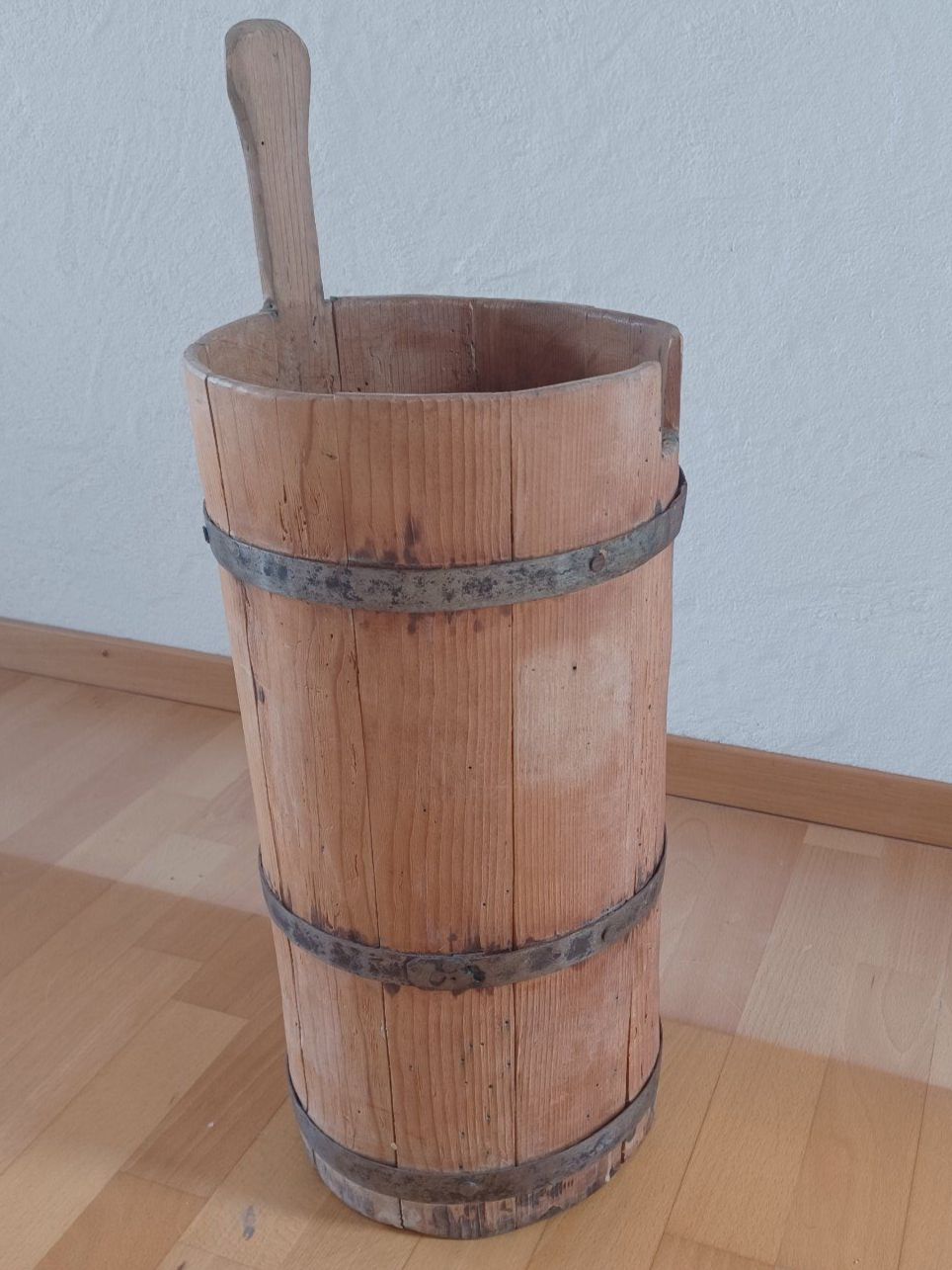 Altri elettrodomestici e apparecchi d’epoca: Antike Holzbrente / Butterfass / Schirmständer – Usato da Winterthur venduto da Aladin013 3