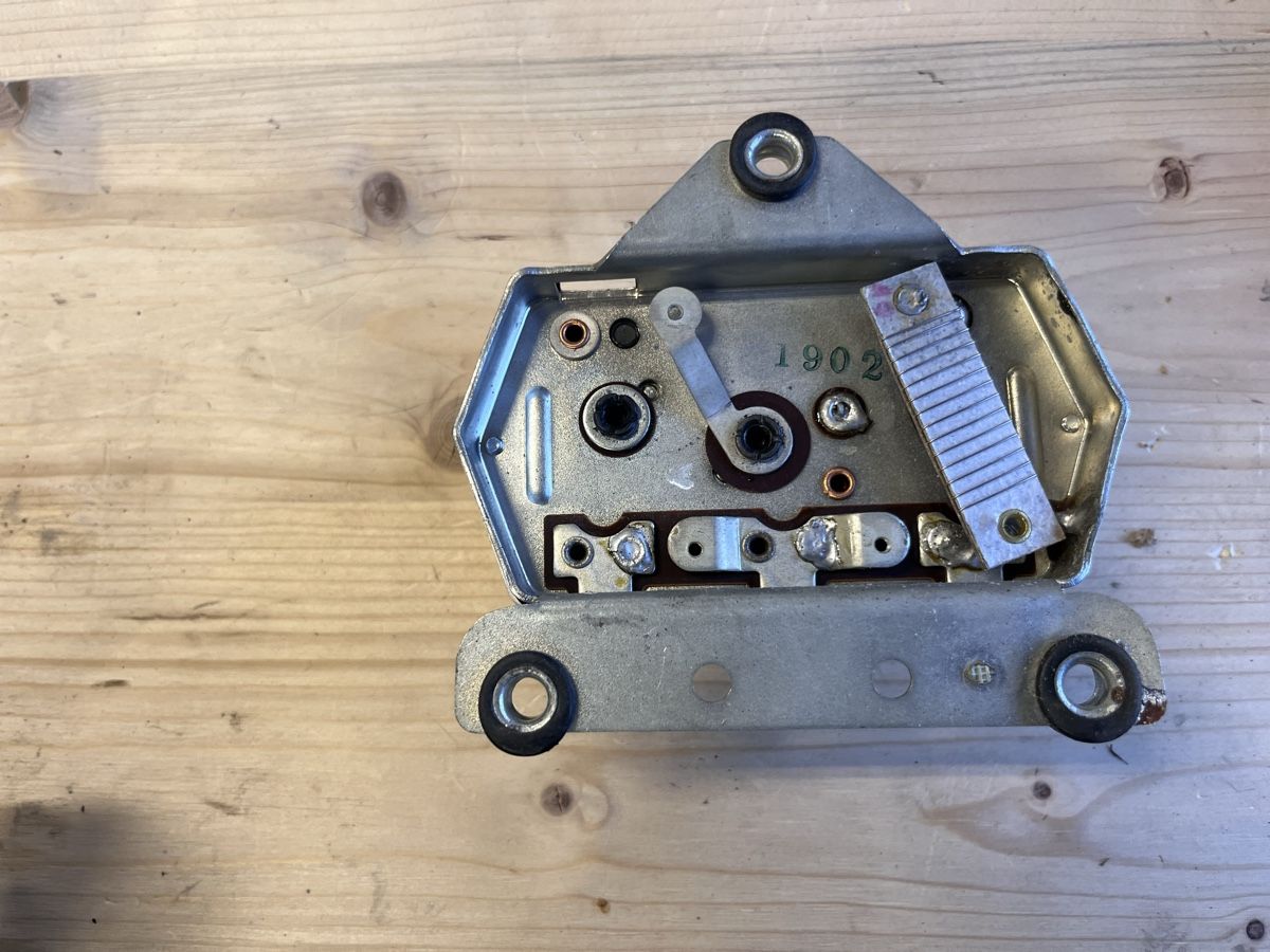 Tutti pezzi di ricambio auto: Régulateur Uher 6v/130w/22a – Nuovo e nell'imballaggio originale da Lausanne venduto da kamikazy 2