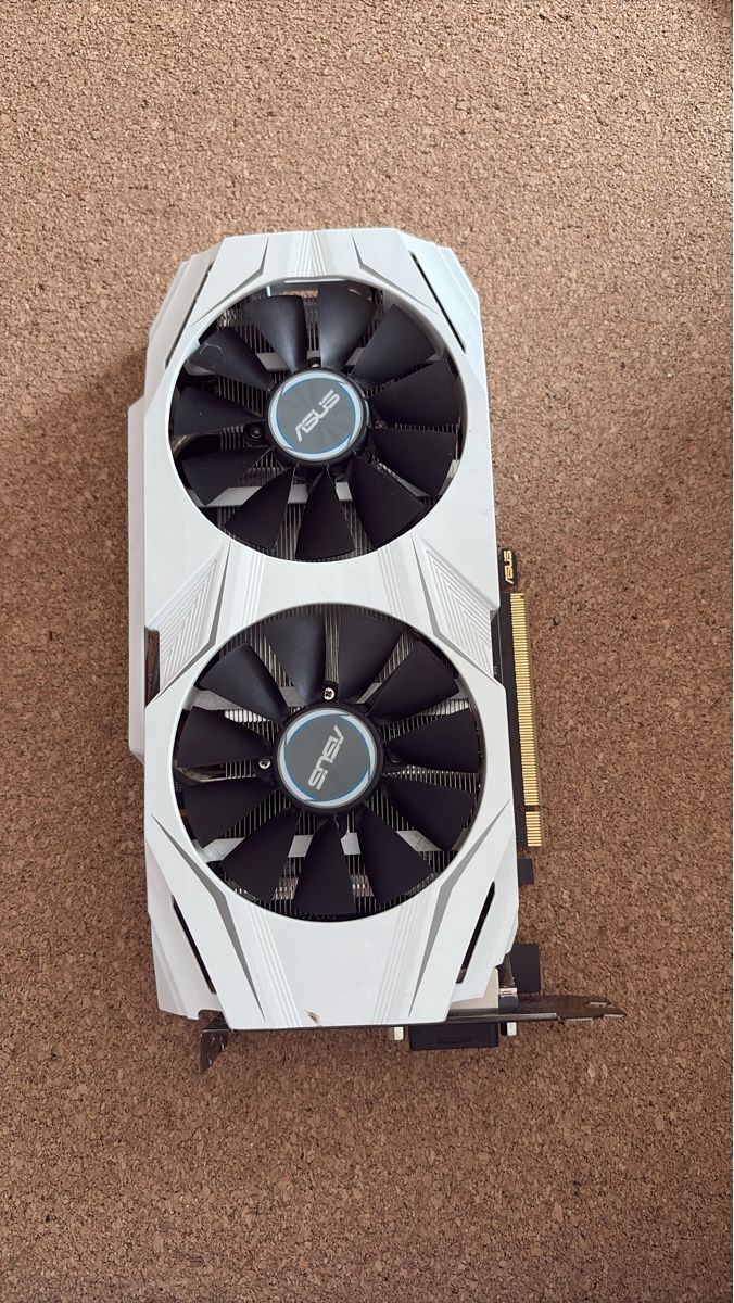 Grafikkarten: Asus gtx 1070 weiss – Gebraucht aus Lausen von Mutuli