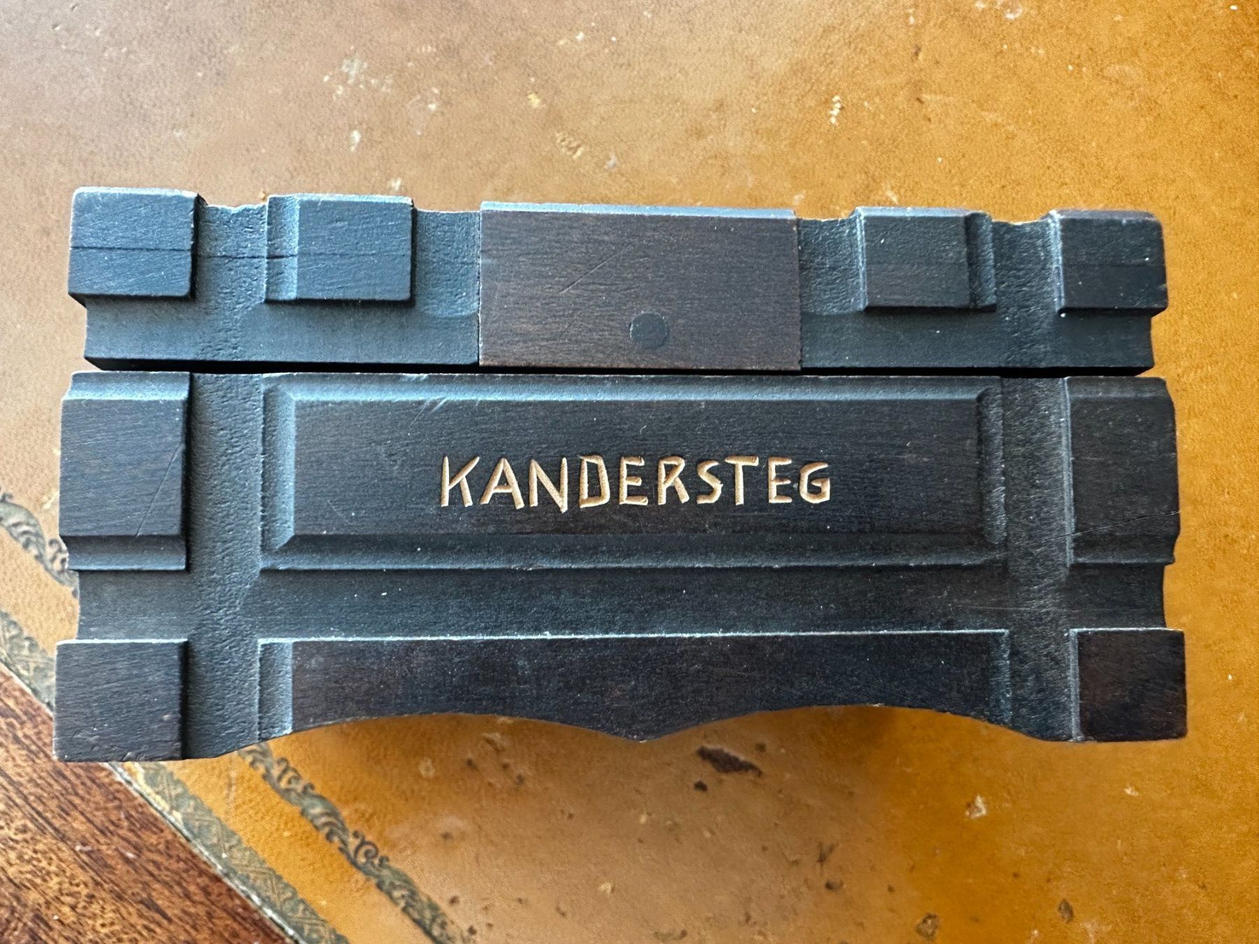 Dosen: Alte Schweizer Holzschatulle Kandersteg, geschnitzt, Vintage – Gebraucht aus Stäfa von deebeecee 6