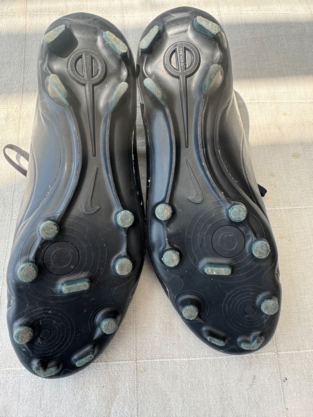Nike Chaussures hommes: Nike Fussballschuhe Gr.44 – D'occasion à Bünzen par Voegi8 2
