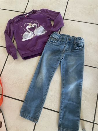 Migros Pullover lila 116 und Jeans blau Gr. 110