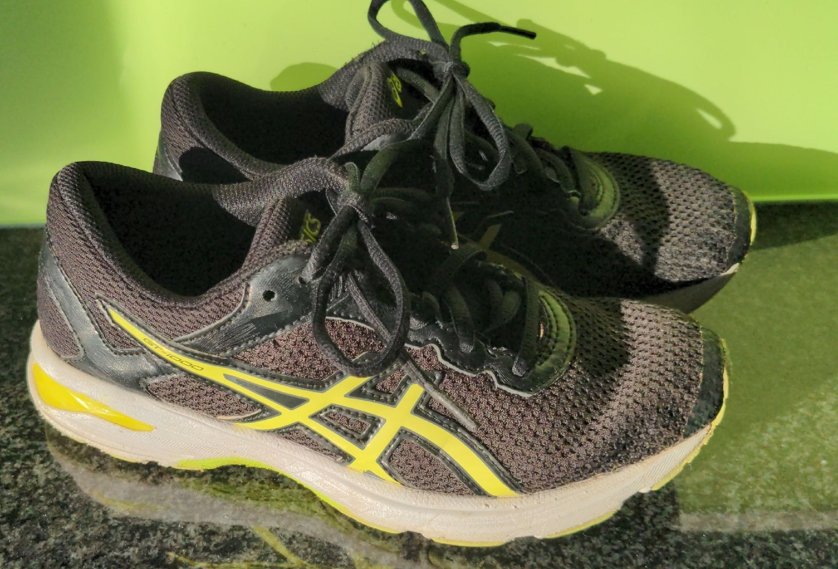 Asics Herrenschuhe: Asics GT 1000 Laufschuhe, Grösse 37 – Gebraucht aus Sutz von Rawypp