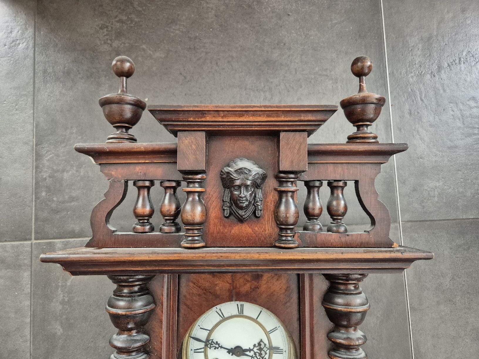 Stand- & Wanduhren: Antike Wanduhr aus Holz mit Pendel – Gebraucht aus Vilters von Fleiflomi 2