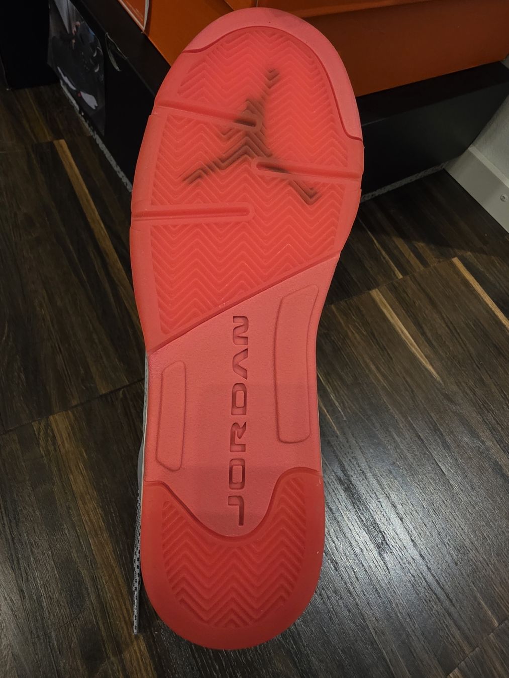 Jordan Scarpe da uomo: Air Jordan 5 Retro, Grösse 42.5 NEU – Nuovo e nell'imballaggio originale da Bülach venduto da Zaimania 2