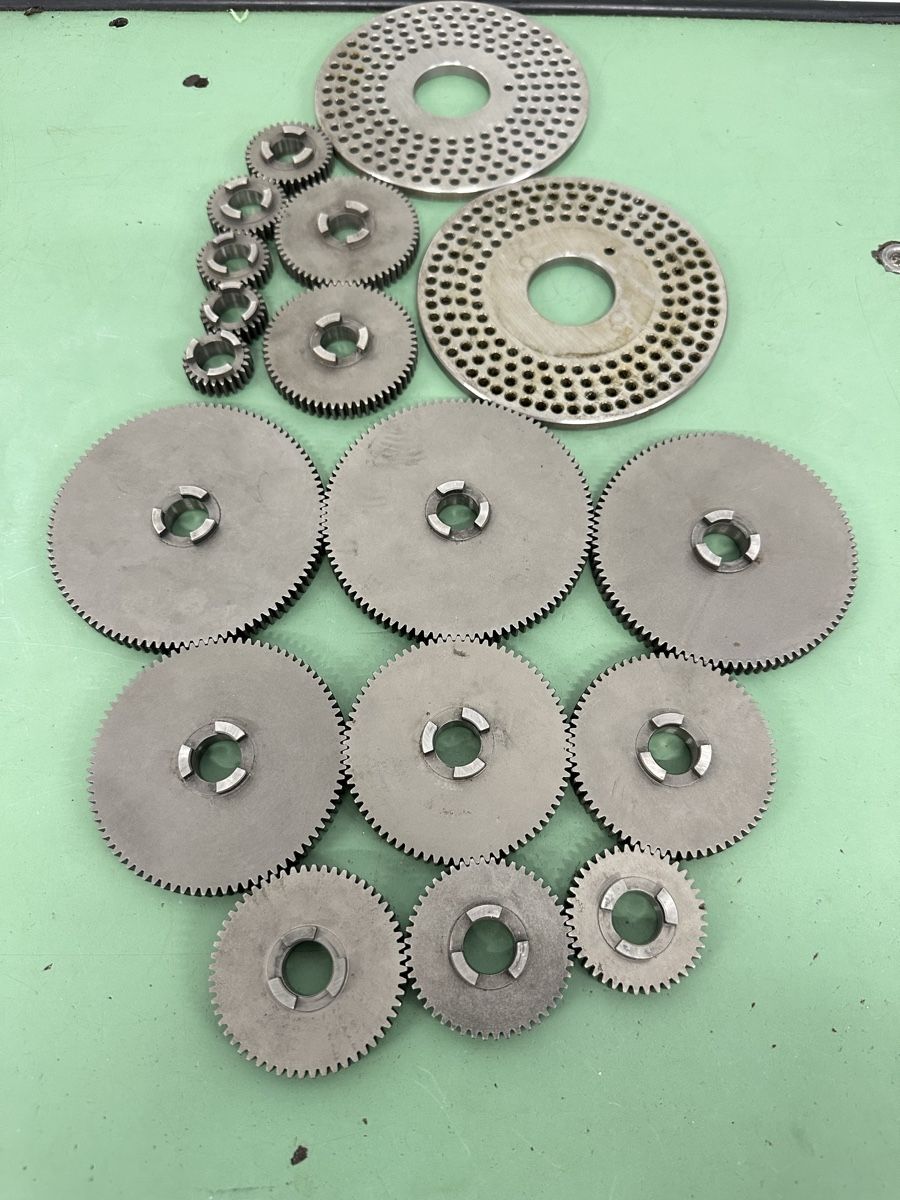 Tutti gli attrezzi: Spezial-Teilradsatz, Special dividing gear set module M1 – Usato da Aarberg venduto da SNMachines 2