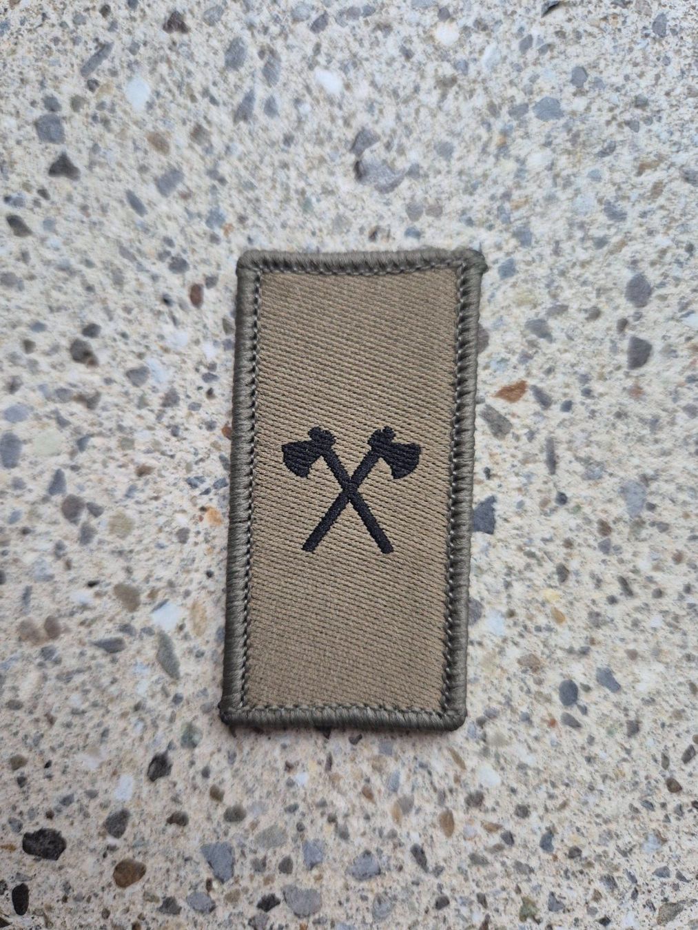 Schweizer Armee Placchette & Badge: Dienstzweigabzeichen Genietruppen mit klett – Nuovo e nell'imballaggio originale da Riedholz venduto da fr_sIruP