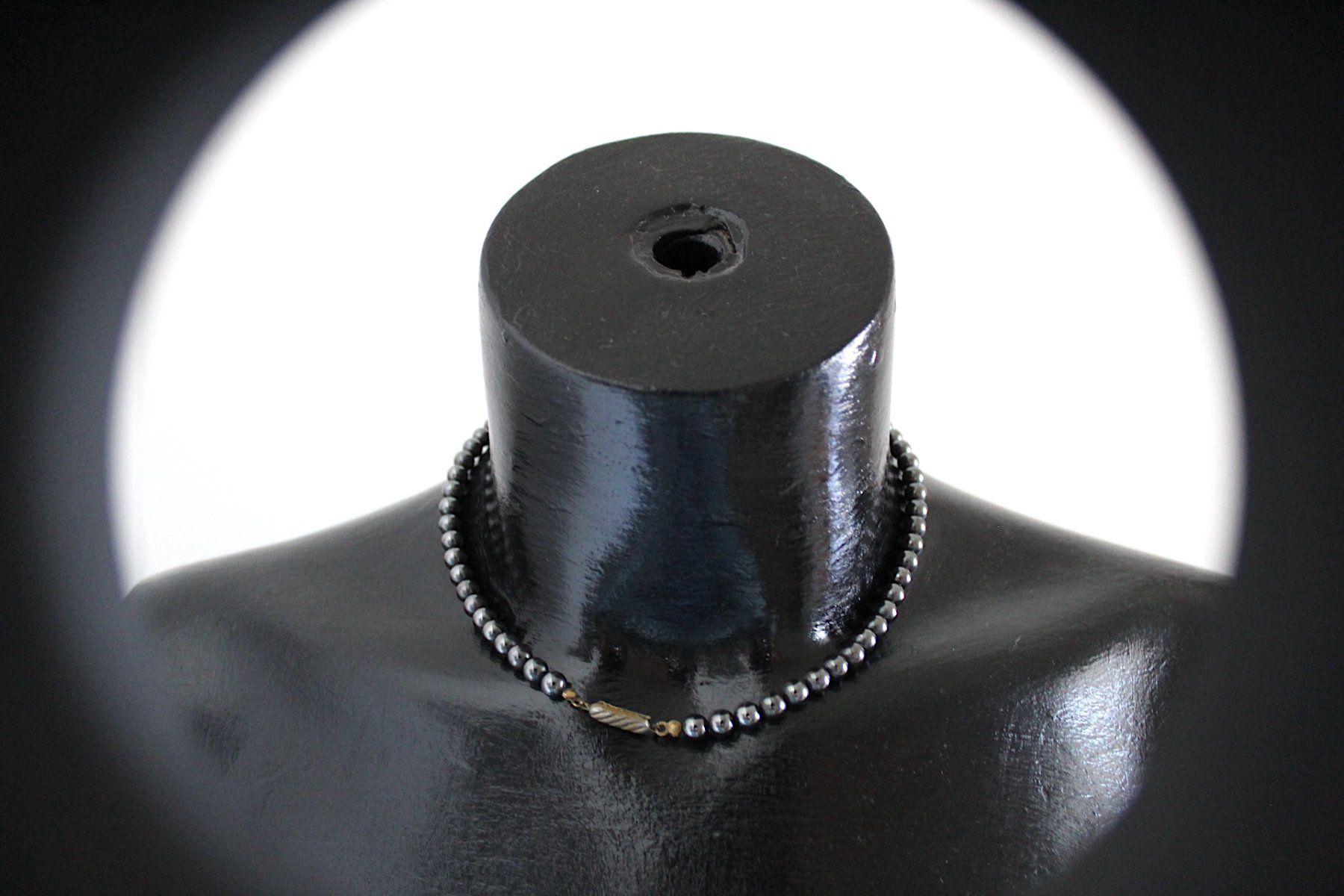 Catenine: Vintage Hämatit Perlen Kette mit Strassstein module – Usato da Locarno venduto da madame-tus-sauds 1