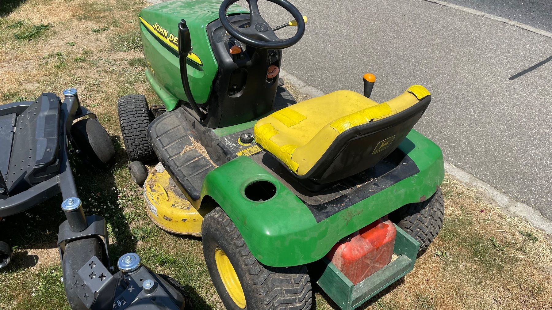 John Deere Tagliaerba: Rasentraktor Aufsitzmäher John Deere LT133 – Difettoso da Ermensee venduto da peterfrey 4