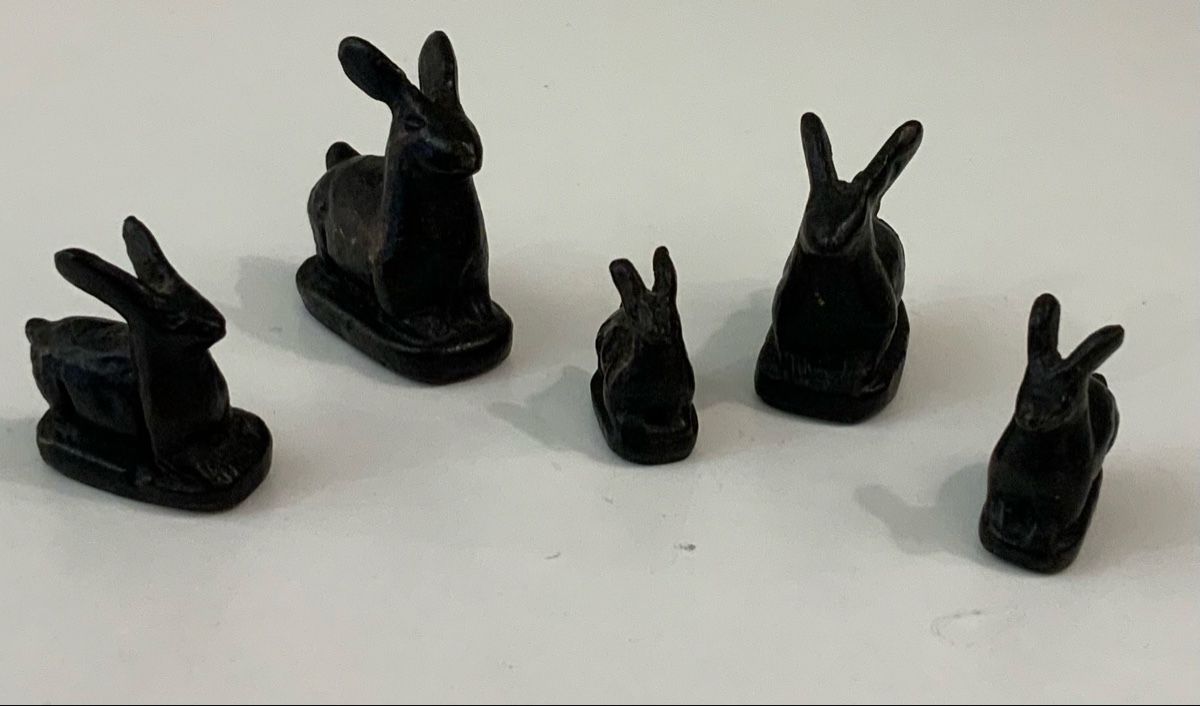 Statuette: Ensemble de 5 mini lapins en métal noir – Usato da rolle venduto da Tontonjulot 3