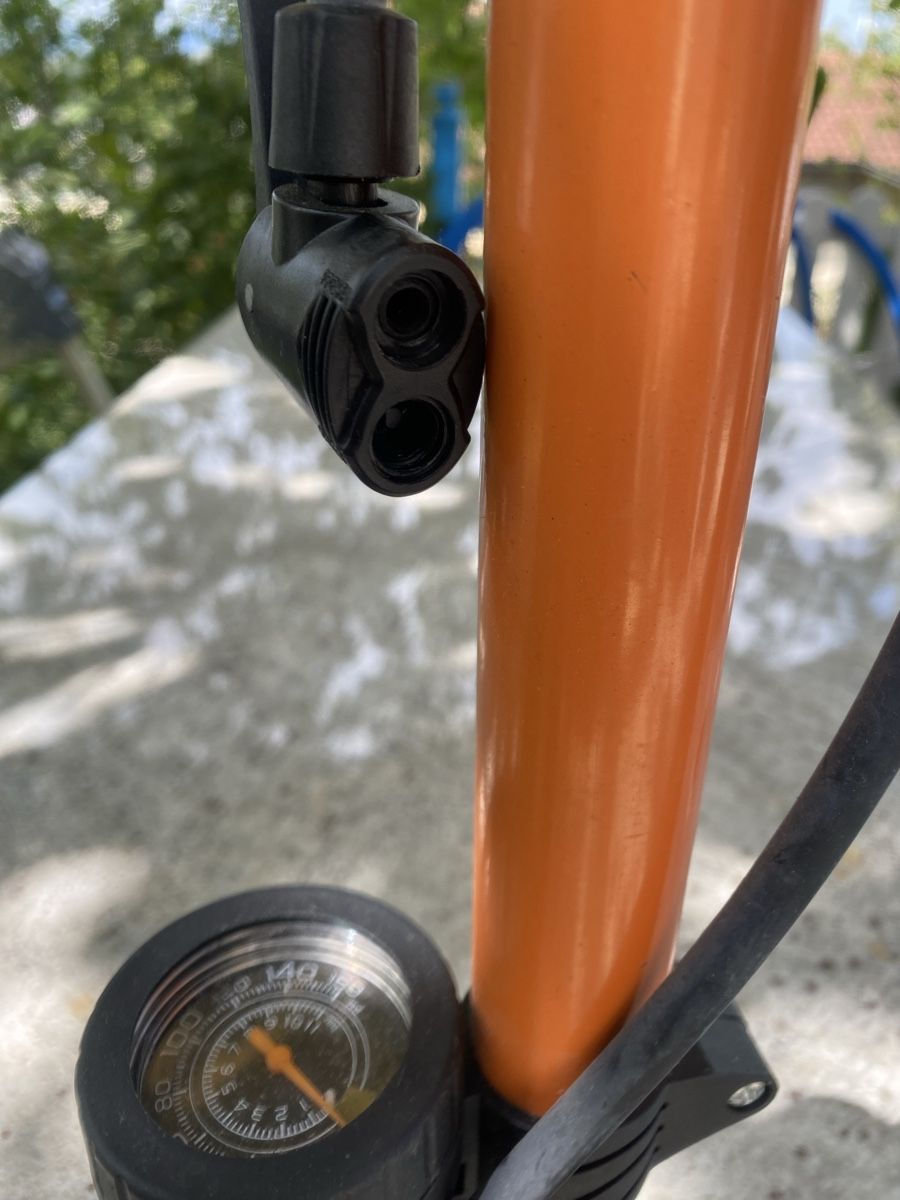 Pompe: Fahrradpumpe mit Manometer  – Usato da Bronschhofen venduto da Tarzanspyder 2