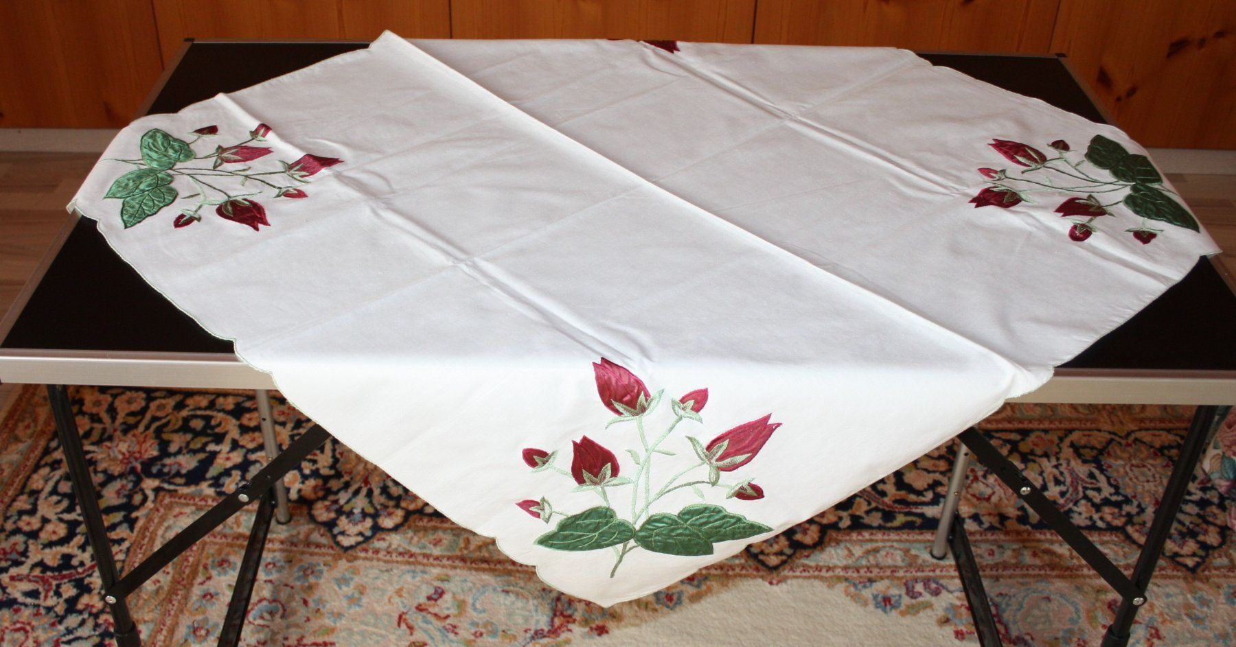 Biancheria da letto: Napperon Tischdecke weiss bunt (11) – Usato da Flüelen venduto da Diversicum-Vintage 2