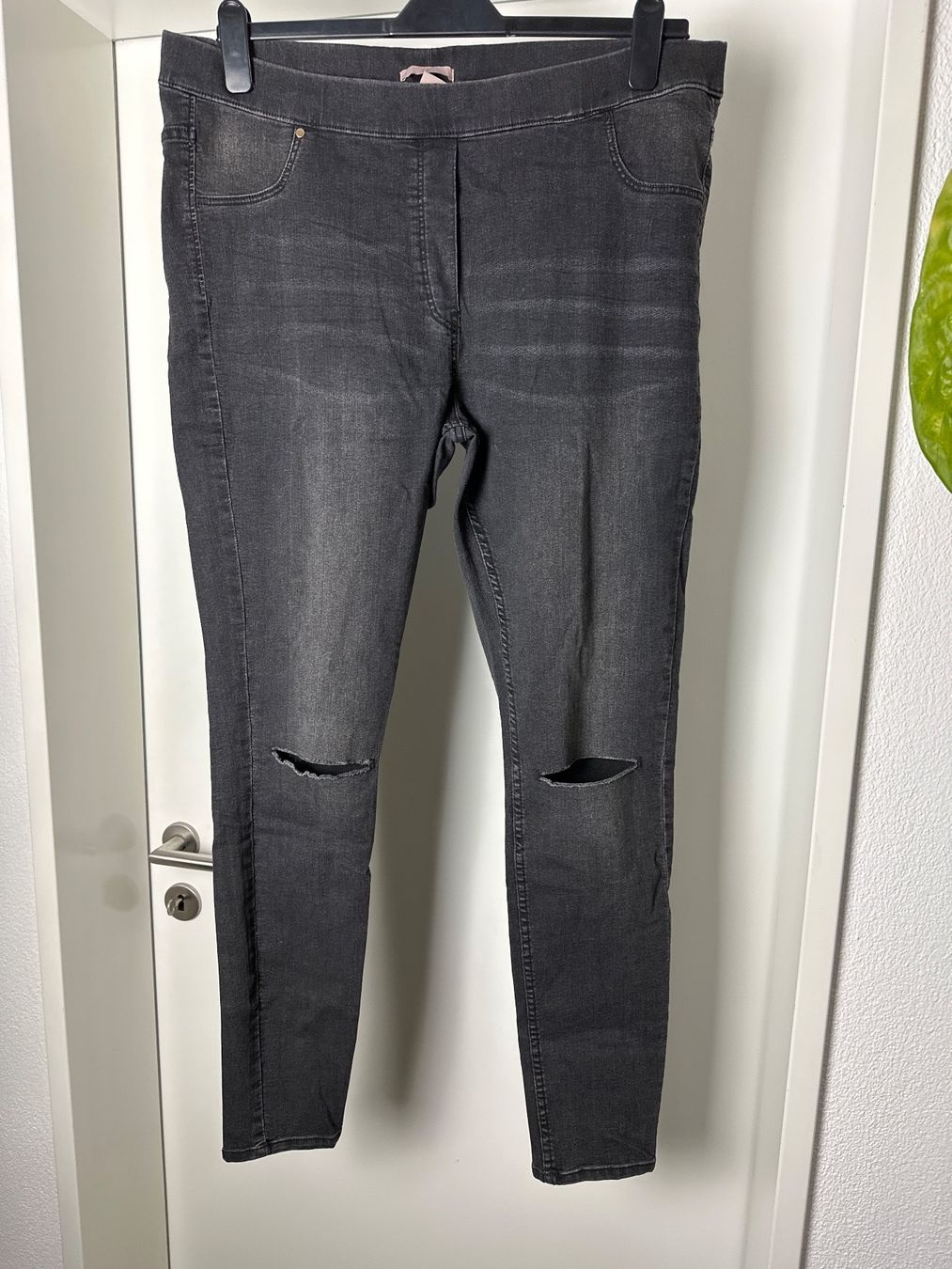 H&M Jeans: Jeans von H&M Grösse 52 – Usato da Aarburg venduto da Tonija