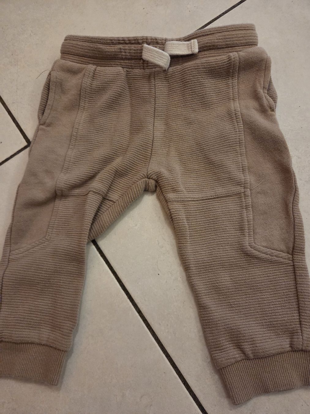 Manor Pantaloni: Trainerhose jungs gr 86 Manor – Usato da Wetzikon ZH venduto da strubeli444