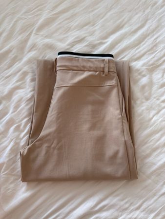 Trendige Zara Beige, Grösse XS – Neuwertig!