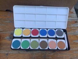 Deckfarbkasten mit 24 Farben, neuwertig für den Schulstart