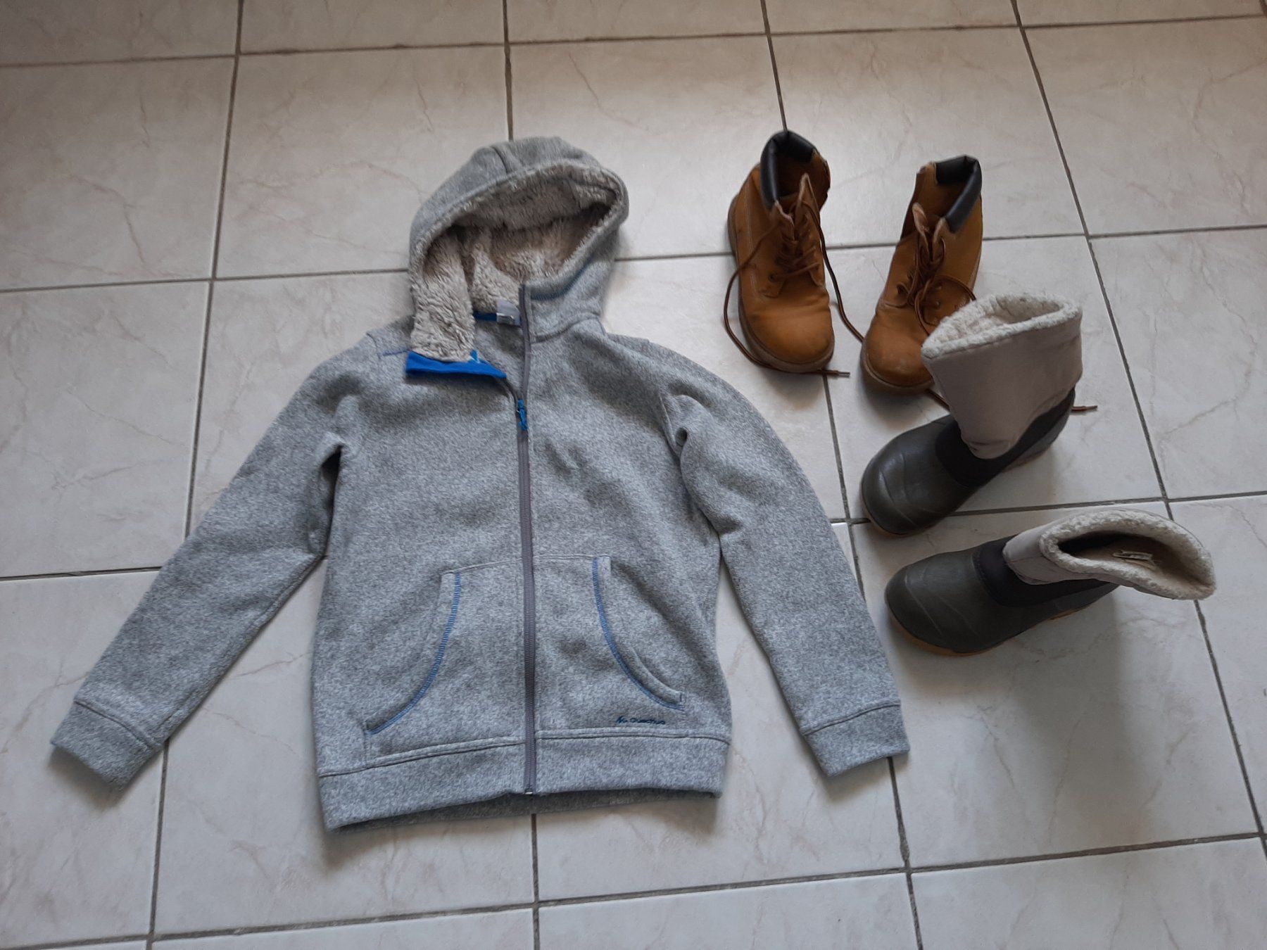 Lotti & Set di vestiti: Jacke gr 140 + Stiefel – Usato da Brissago venduto da lucabell