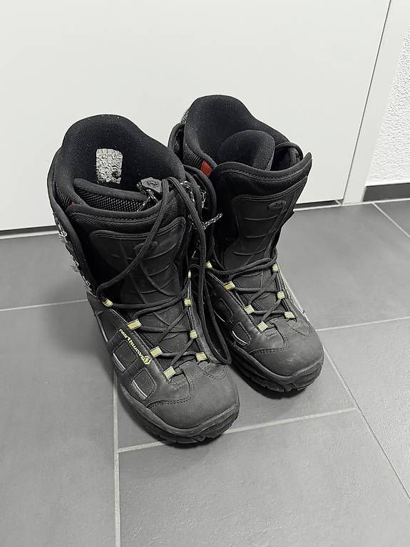 Herrenschuhe: Snowboardschuhe Gr. 43 – Gebraucht aus Davos Platz von rne2