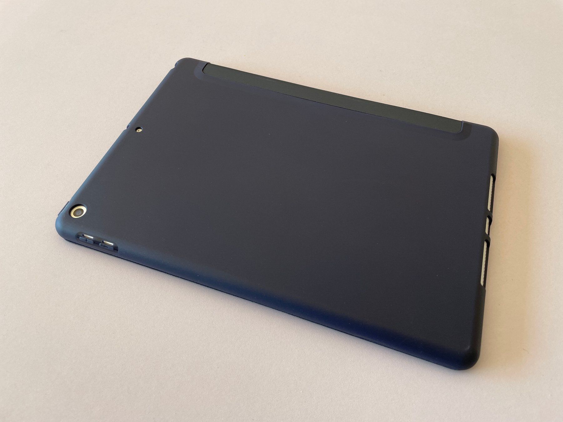 Apple Tablet PC: iPad 8 mit 32GB, super Zustand, + neue Hülle + Zubehör – Gebraucht aus Frauenfeld von kar_7xxc 1