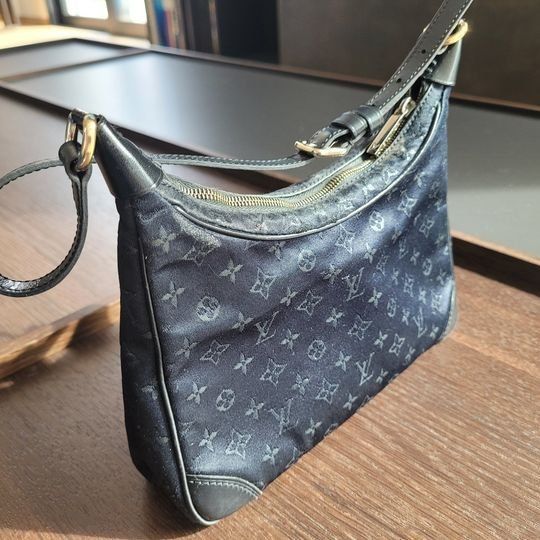 Louis Vuitton Borse da donna: LOUIS VUITTON Small Black Satin and Leather Trim + Monogram – Usato da Chavannes-des-Bois venduto da sarahzo 6