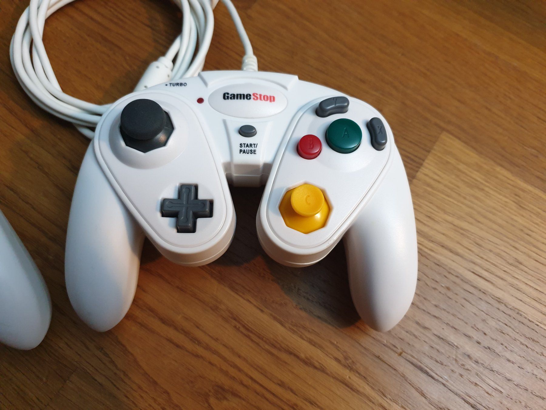 Manettes: 2x Gamestop GameCube Controller weiss – D'occasion à Rain par Rou_z26r 3