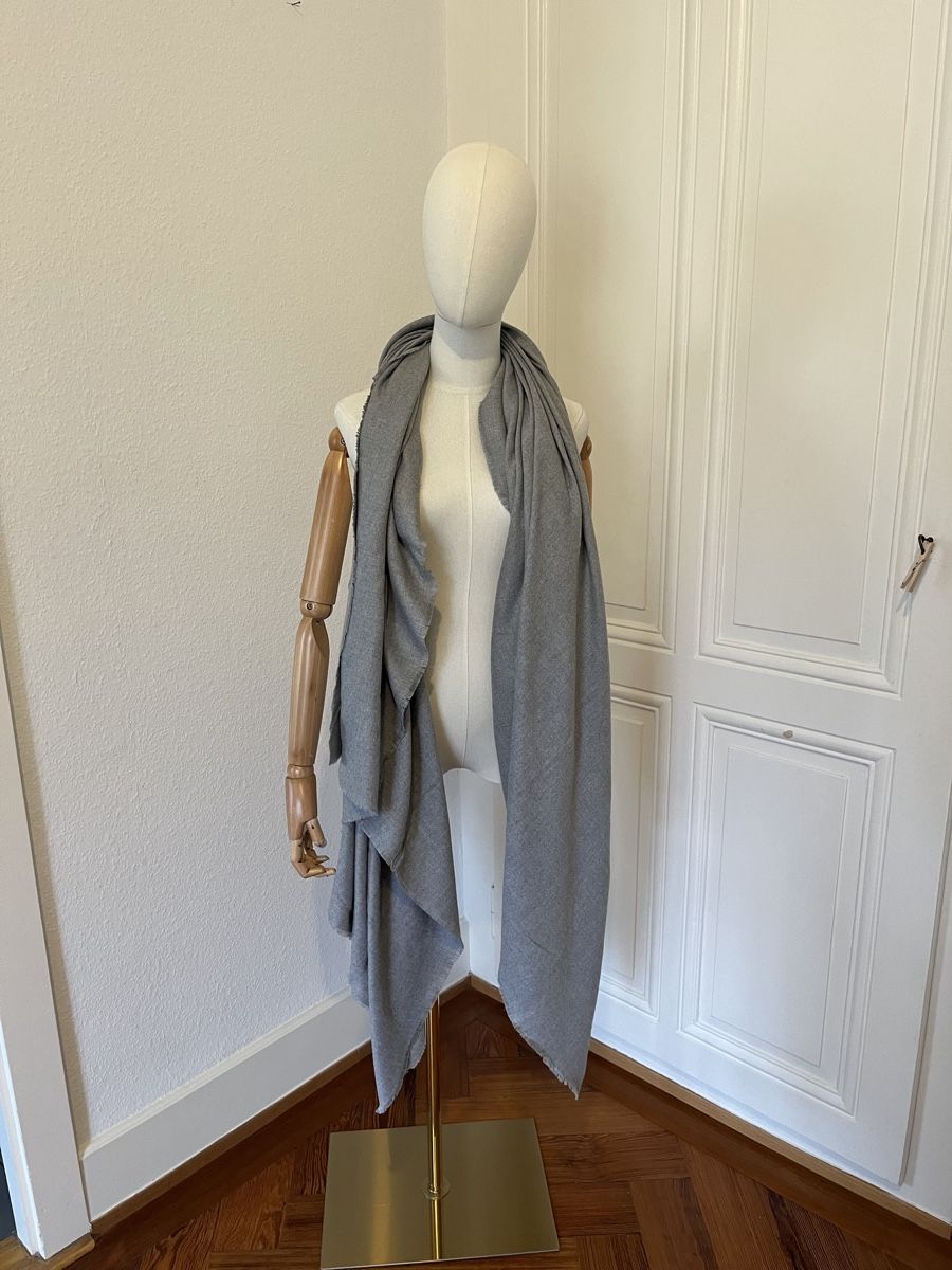 Zara Foulard & Sciarpe: Zara Grey Scarf - Winter Essential! Soft! – Usato da Mies venduto da nic_yk5d 2