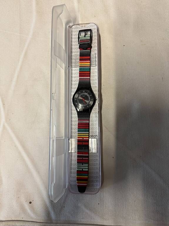 Orologi: Montre Swatch multicolore neuve jamais porté – Usato da St-Aubin FR venduto da agu_2gqz 1