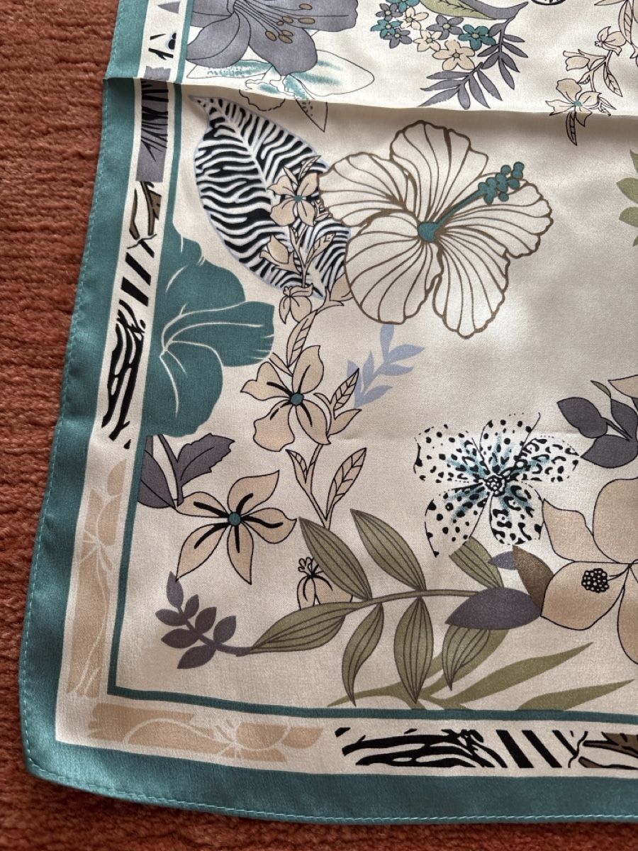 Foulard & Sciarpe: Foulard en soie 53x53 – Nuovo (secondo la descrizione) da Düdingen venduto da Yellow 1