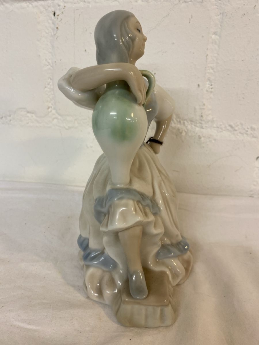 Skulpturen & Statuen: Schöne Porzellanfigur, Wasserträgerin – Gebraucht aus sursee von trilli-tralli 4