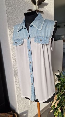 Jeansbluse mit transparentem Teil