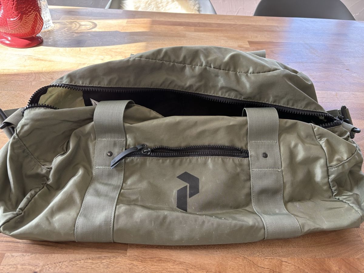 Peak Performance Taschen: Peak Performance Detou Sporttasche – Gebraucht aus Hersiwil von lambretta86