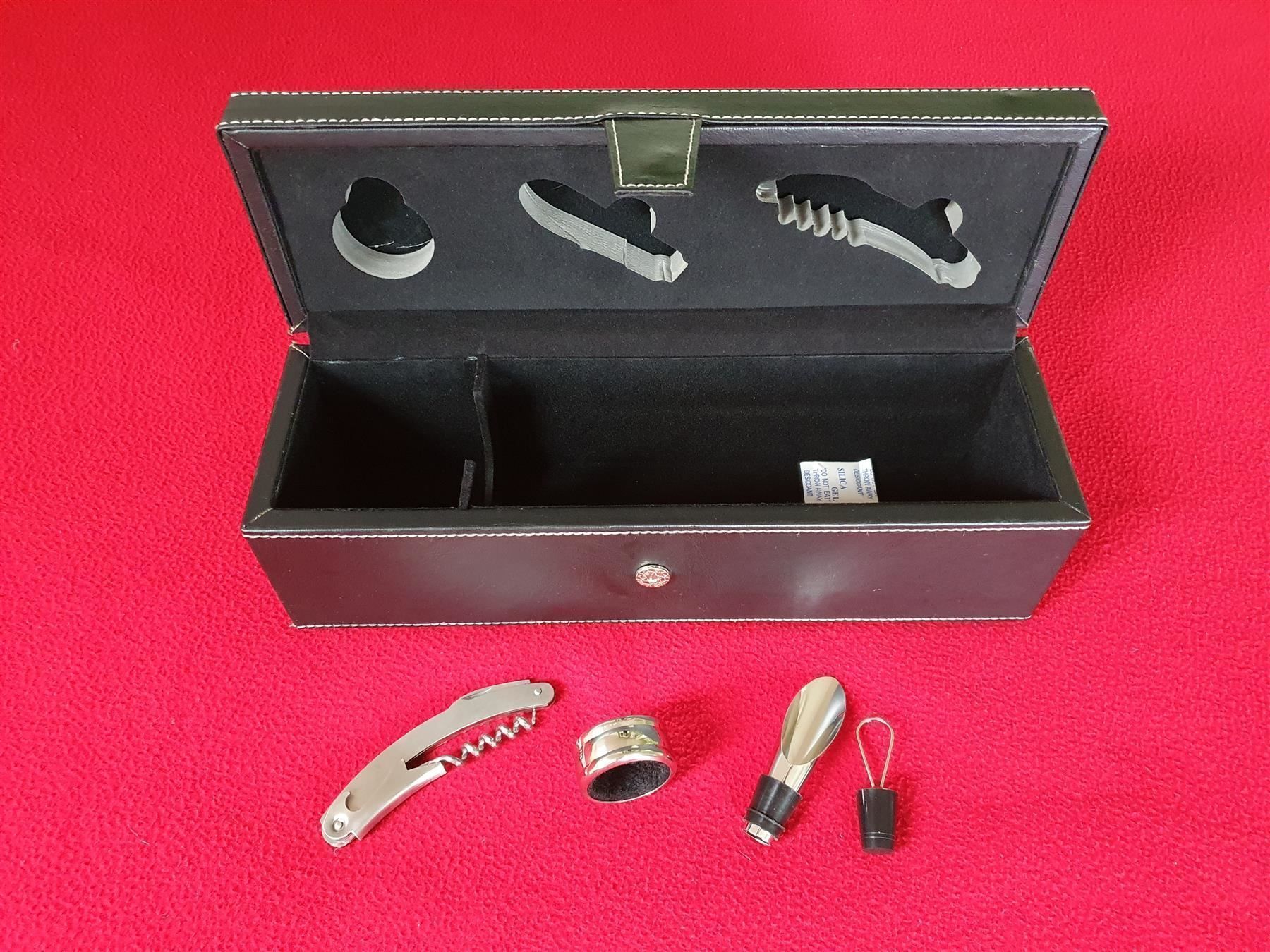 Altro in Decorazioni & Accessori: Weinflaschen Geschenkbox Sommelier Set – Usato da Winterberg ZH venduto da Gemini63 2