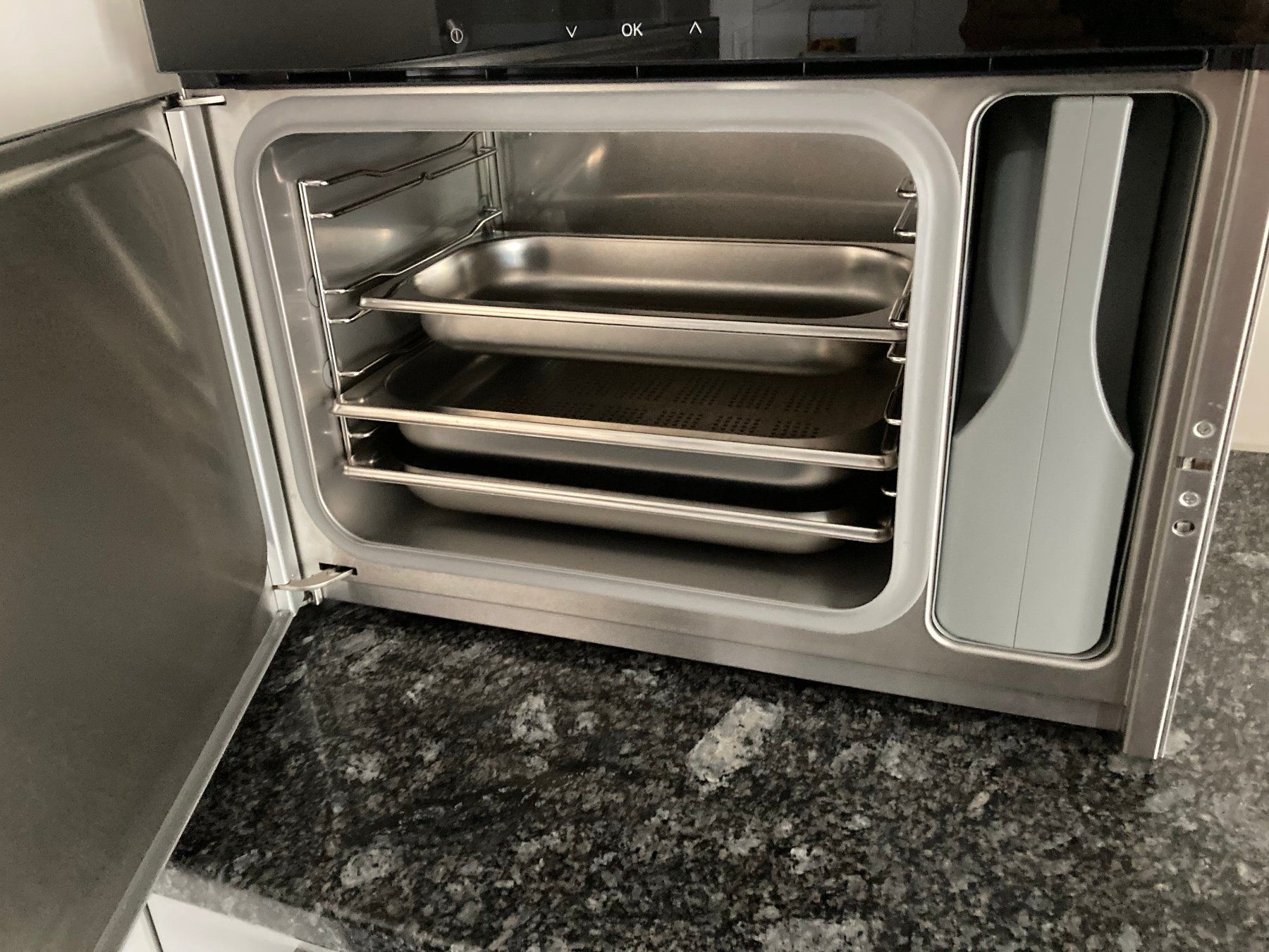 Miele Elettrodomestici da cucina: Miele  DG6010-CH S freistehender Dampfgarer/Steamer – Usato da Bremgarten b. Bern venduto da Samsung0 1