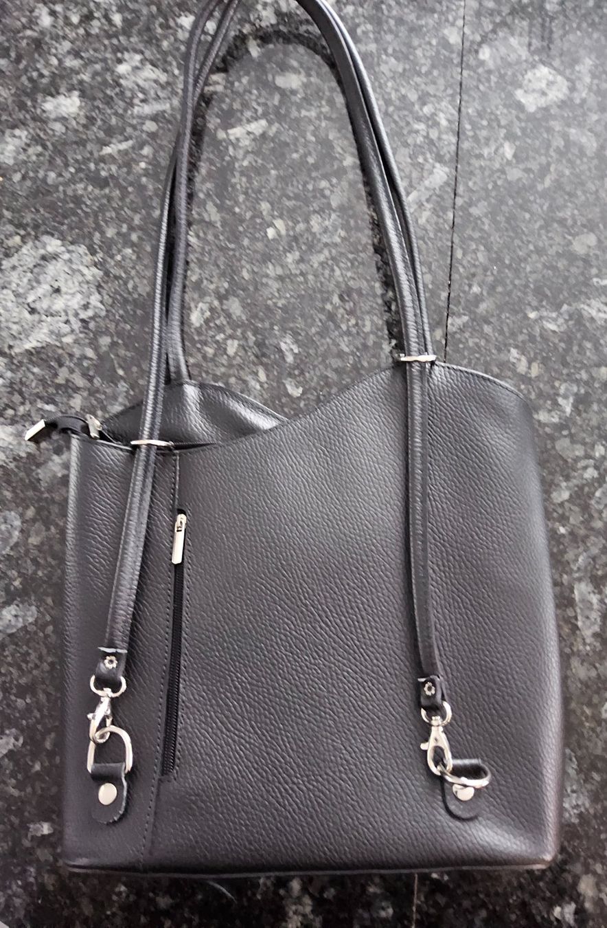 Sacs femmes: Schwarze Ledertasche und/oder Rucksack – D'occasion à Kaiseraugst par saladinpa 1